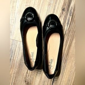 Clarks ballerina dress flats shoes for women. Size 7.